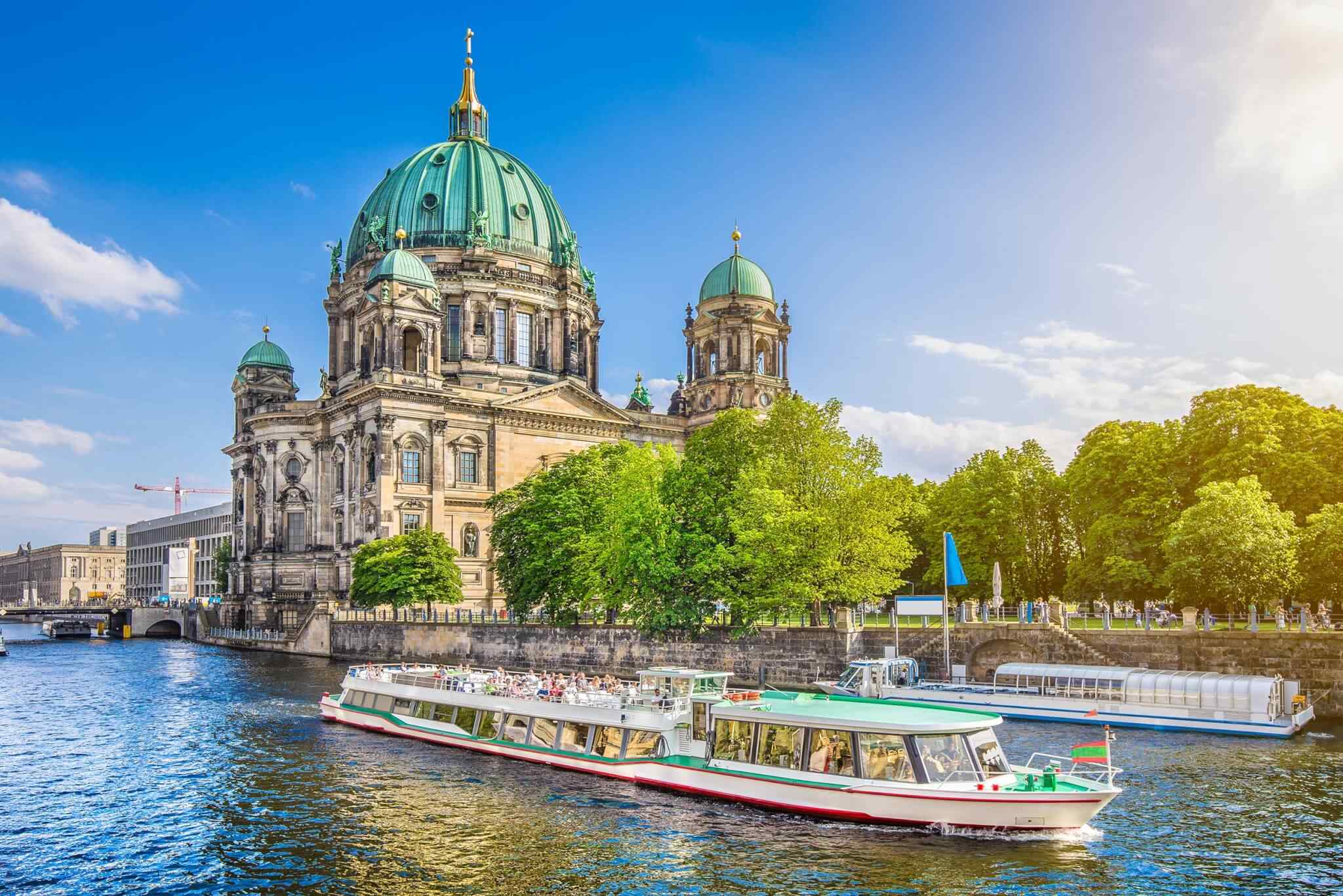 https://atouraja.com/wp-content/uploads/2018/09/destination-berlin-02.jpg