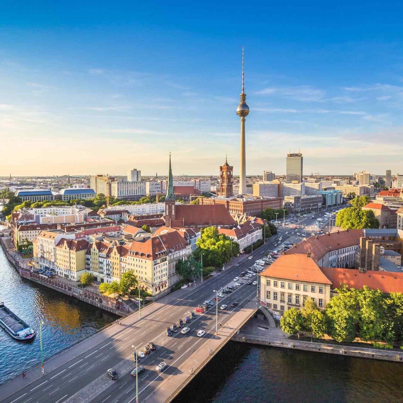 https://atouraja.com/wp-content/uploads/2018/09/destination-berlin-05-1280x1280.jpg