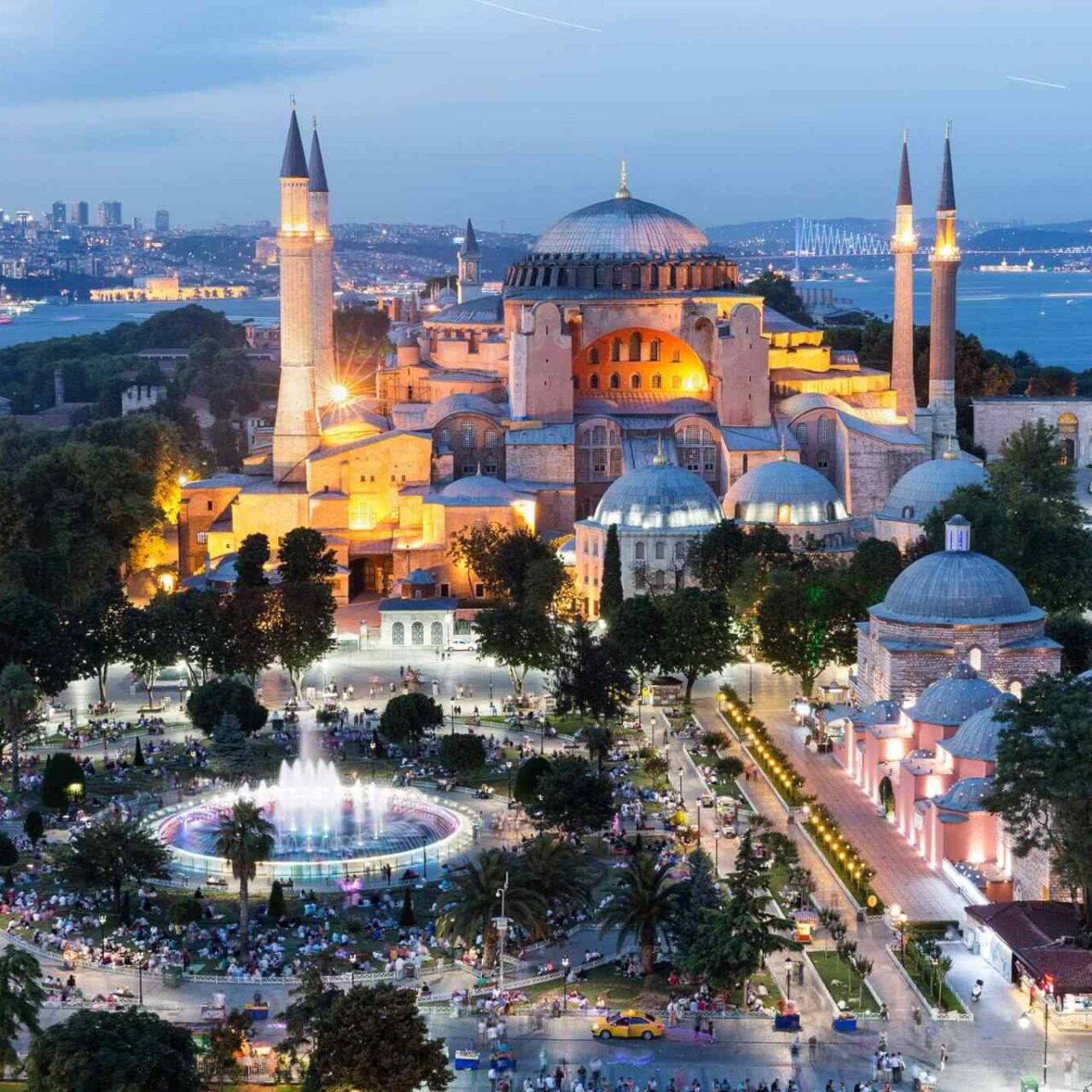 https://atouraja.com/wp-content/uploads/2018/09/destination-istanbul-02-1280x1280.jpg