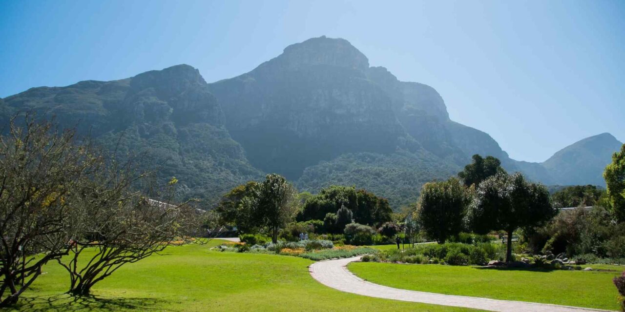 https://atouraja.com/wp-content/uploads/2018/09/tour-capetown-03-1280x640.jpg