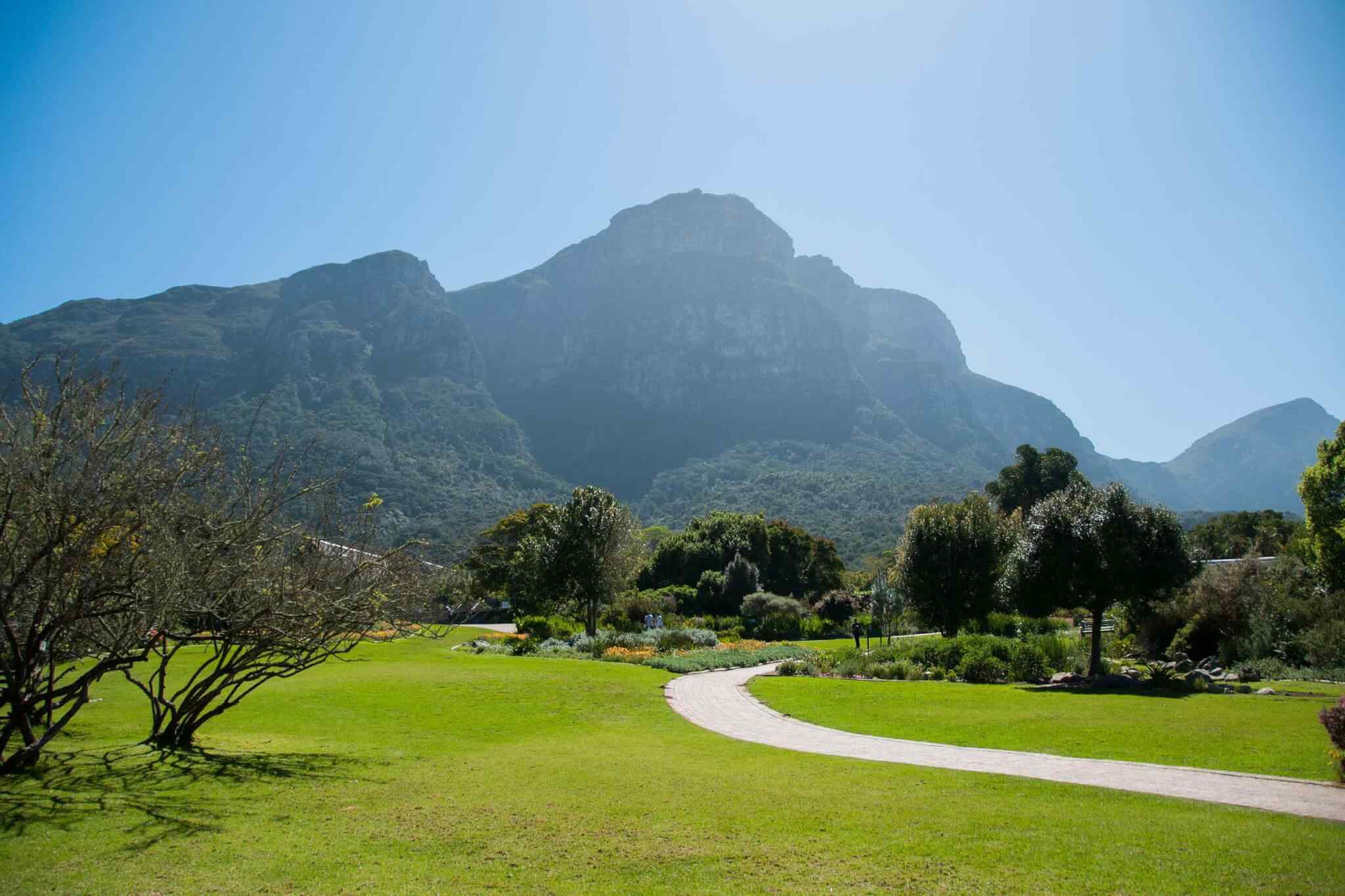 https://atouraja.com/wp-content/uploads/2018/09/tour-capetown-03.jpg