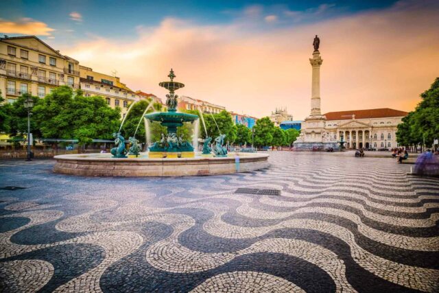 https://atouraja.com/wp-content/uploads/2018/09/tour-portugal-01-640x427.jpg